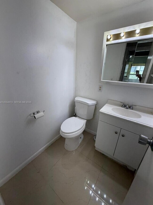 Building Photo - 200 Waterway Dr S