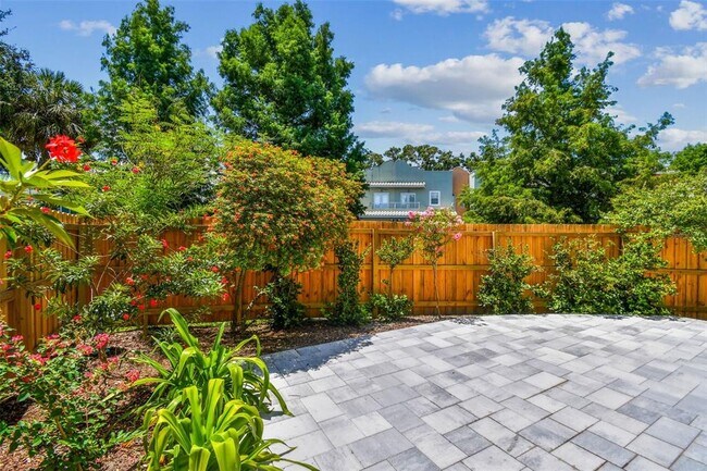 Building Photo - 587 Shady Grove Dr