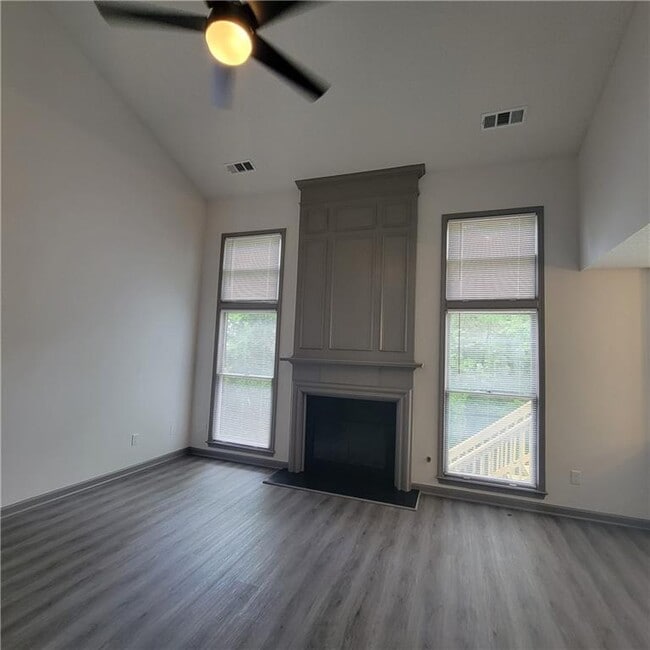 Building Photo - 3045 Binghampton Ln
