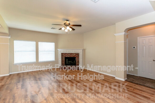 Building Photo - 212 Crowfoot Dr