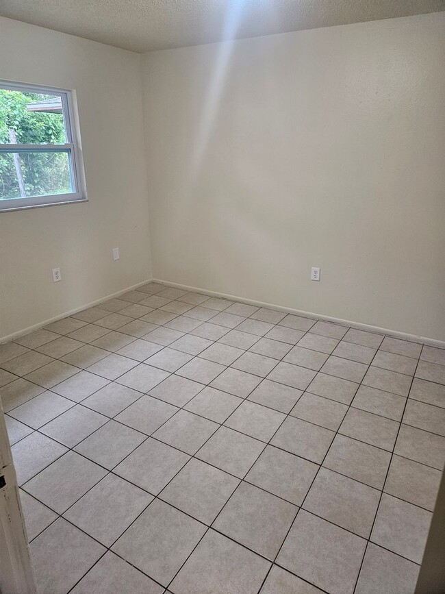 Building Photo - 3/2 DUPLEX