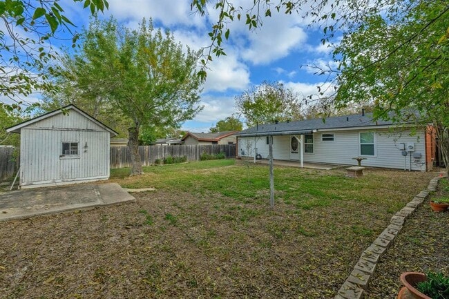 Building Photo - 5704 Cedardale Dr