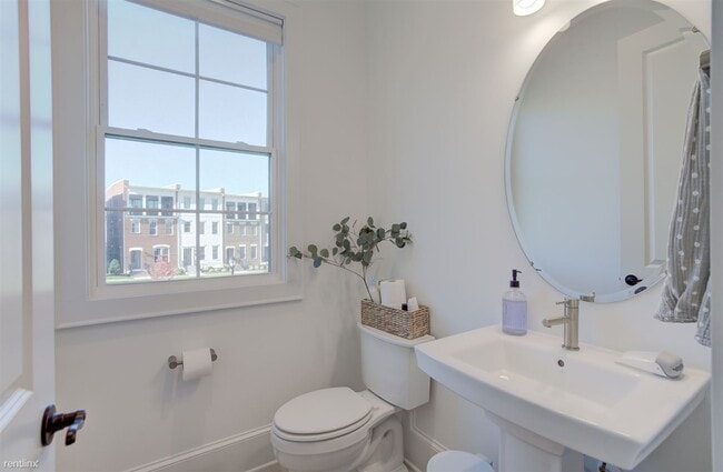 Building Photo - 5 br, 4.5 bath Townhome - 342 Purbrook Ln