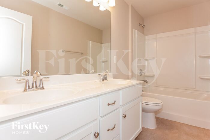 Building Photo - 2212 Killian Creek Dr