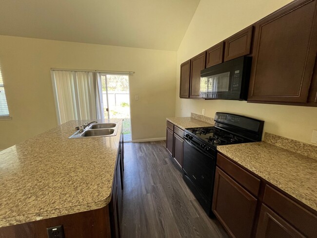 Building Photo - Move-in ready Charming 4-Bed, 2.5-Bath Hom...