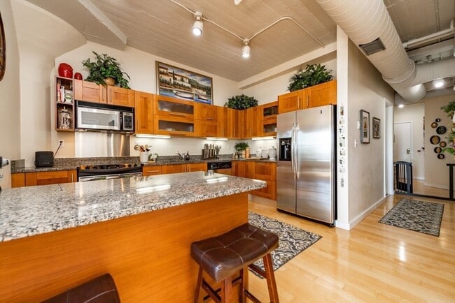 Building Photo - 210 South St