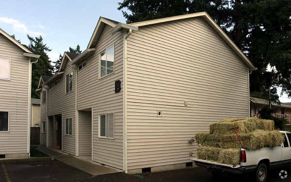 Building Photo - 815-817 Gillis St