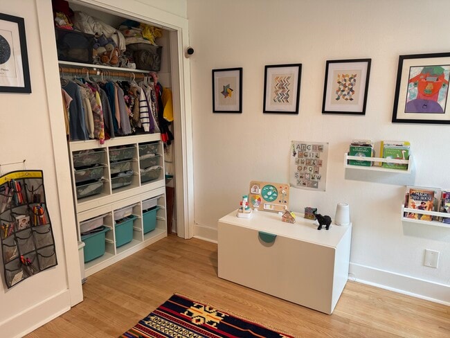 Building Photo - 1301 Broadmoor Dr