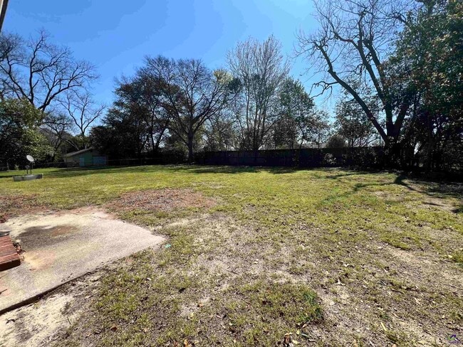 Building Photo - 2209 Macy Ave