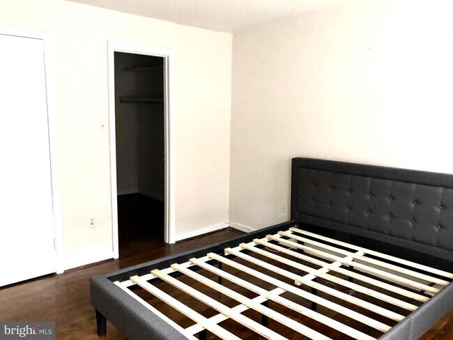 Building Photo - 900 24th St NW