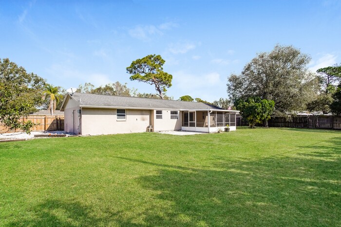 Building Photo - 3834 San Luis Dr