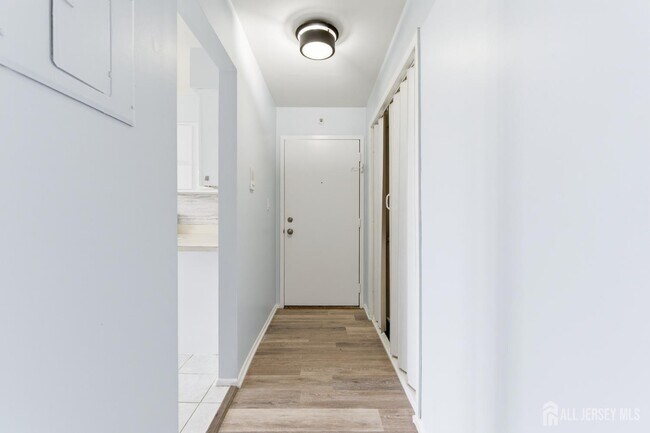 Building Photo - 1610 Green Hollow Dr