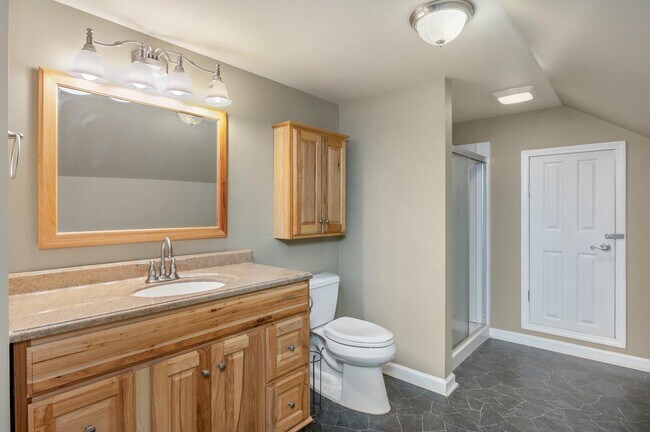 Building Photo - 322 Crescent Dr