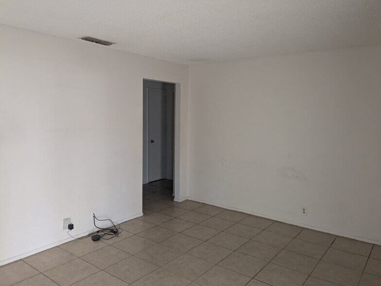 Building Photo - 5663 Struthers Ct