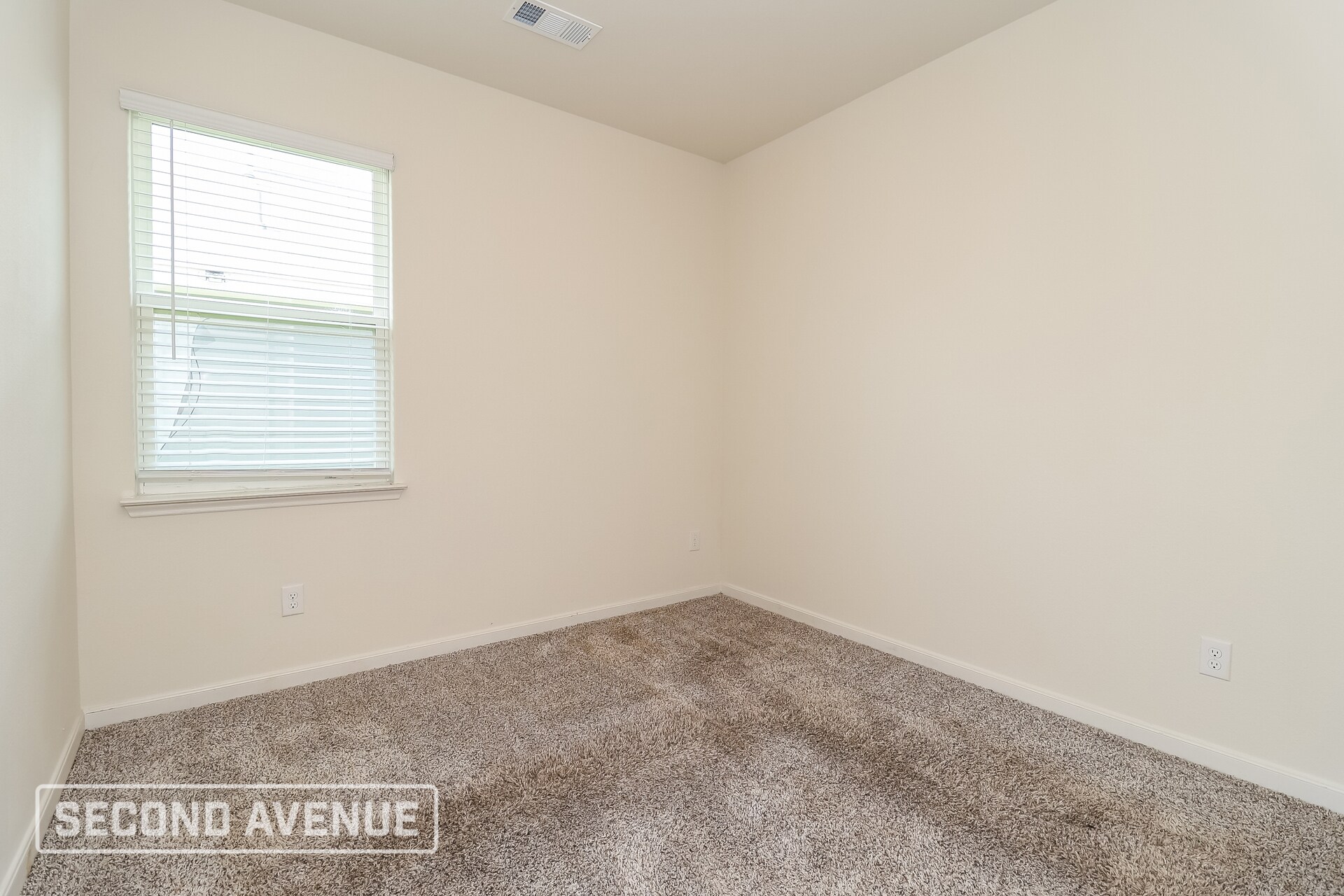 Building Photo - 1329 Woodwinds Dr