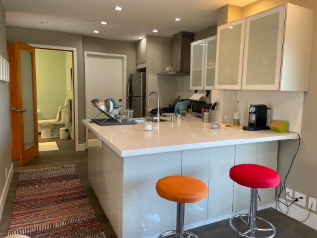 Building Photo - 201 Vía La Paz