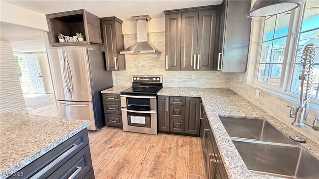 Building Photo - 1819 S Beverly Way