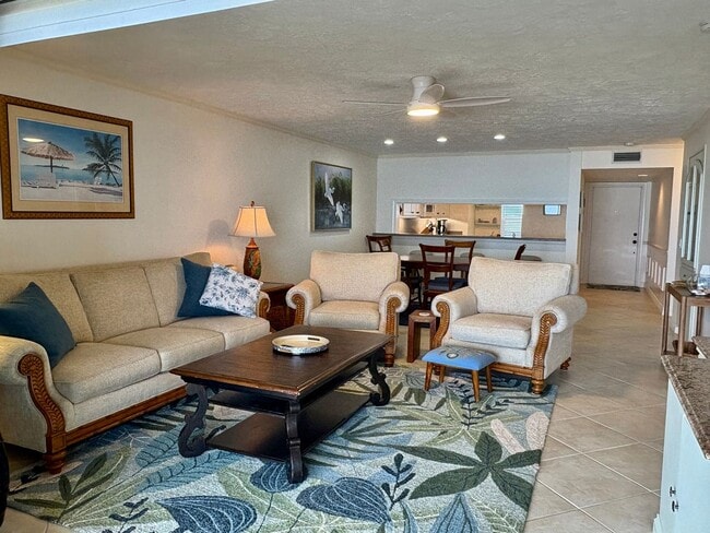 Building Photo - Direct Oceanfront 2/2 Condo in Stuart!