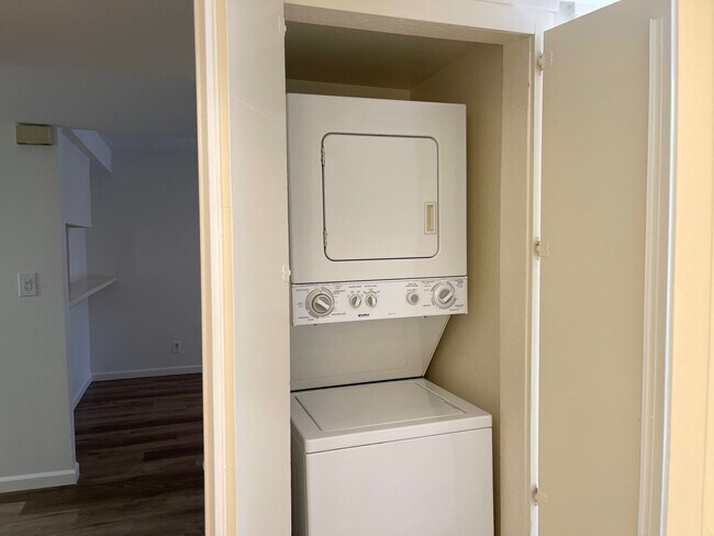 Building Photo - 15215 Magnolia Blvd