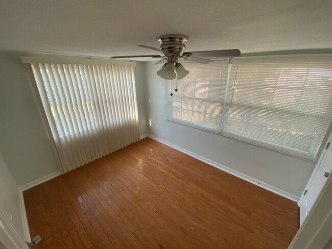 Building Photo - REDUCED!!  3/1/1 1120 Sq. Ft. beautiful ho...