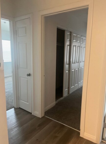 Building Photo - 1750 Karen Ave