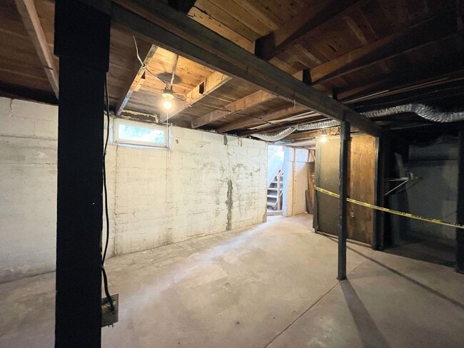 Building Photo - Clean 2 Bedroom 1 Bath House