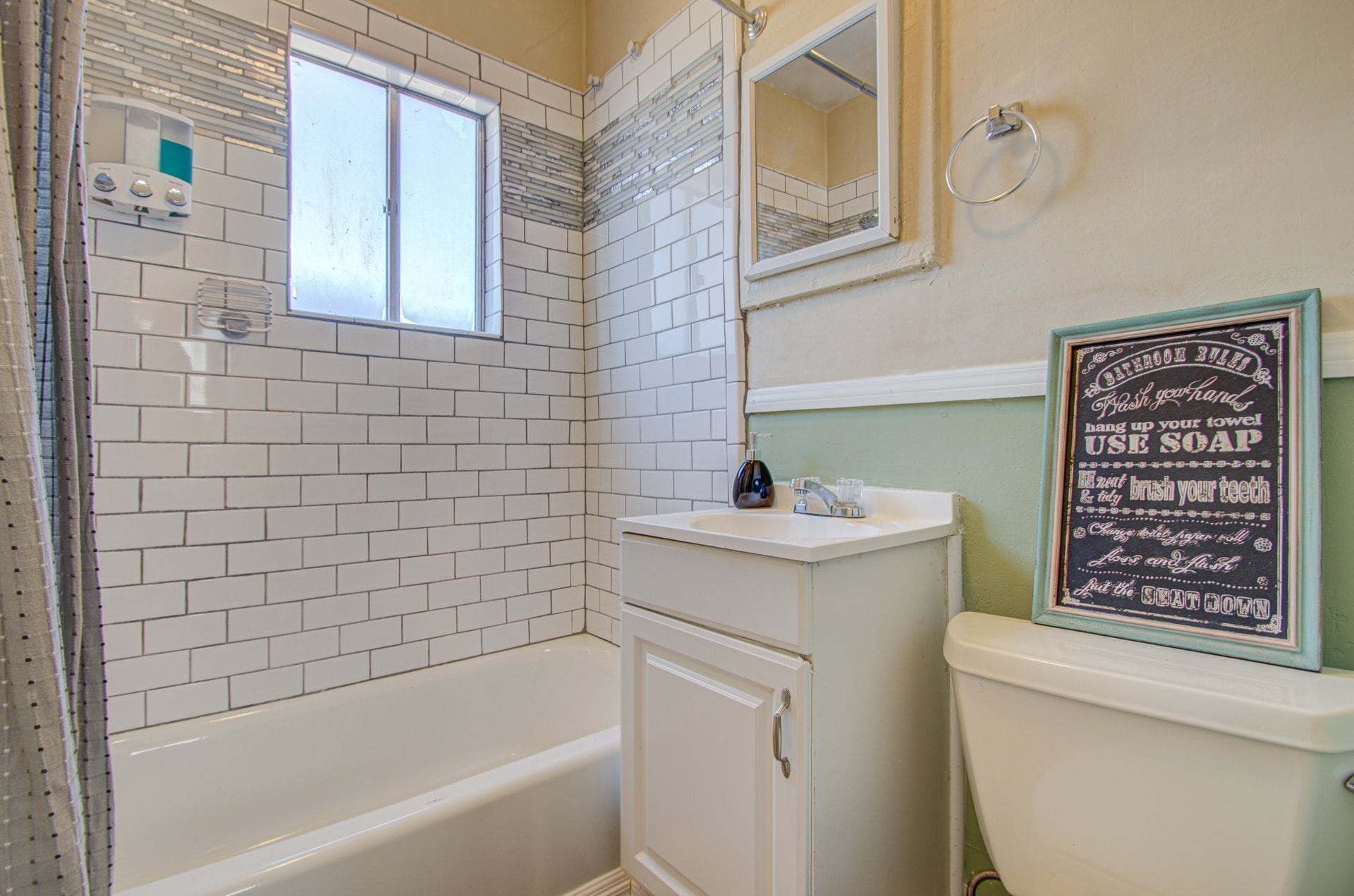 Building Photo - 326 N 12th St