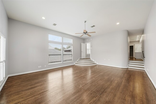 Building Photo - 2304 Albans Rd