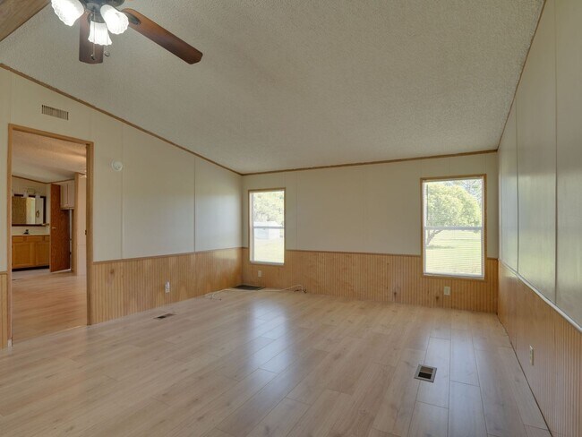 Building Photo - 3 Bedroom Single Family Home in Lady Lake