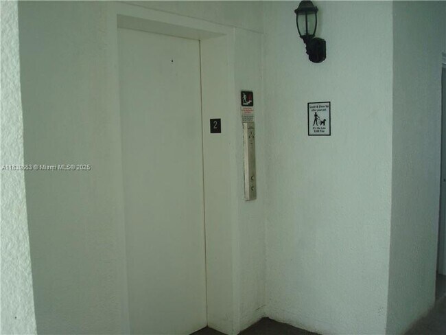 Building Photo - 1801 S Treasure Dr