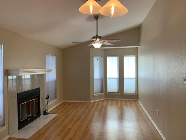 Primary Photo - 2520 Quarry Rd
