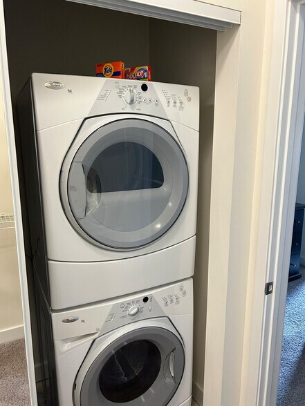 Building Photo - 400 S Tryon St