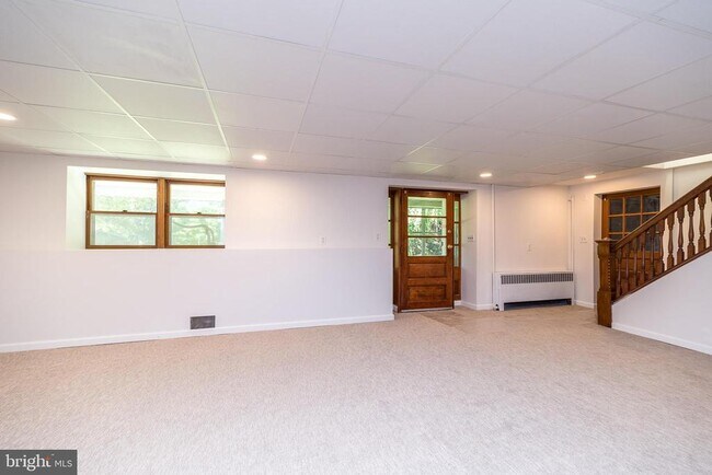 Building Photo - 932 Croton Rd