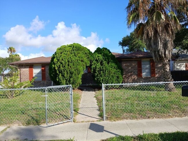 Building Photo - 2255 Lombardy Dr