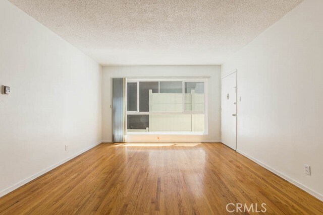 Building Photo - 930 N Stanley Ave