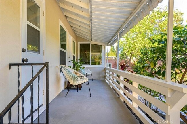 Building Photo - 1505 N Rosewood Ave