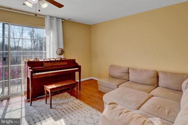 Building Photo - 6389 Fenestra Ct