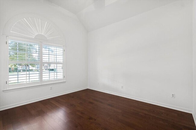 Building Photo - 2127 Clear Lake Pl