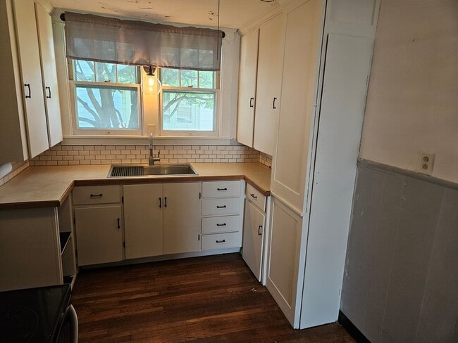 Building Photo - 465 Beecher St