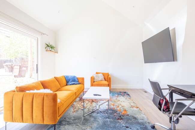 Building Photo - 730 Maxwell Ave