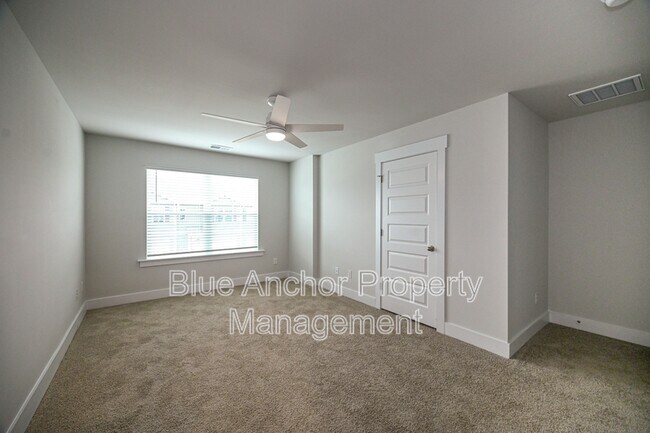 Building Photo - 103 S Grassland Rd