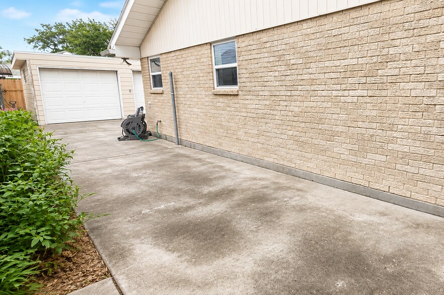 Building Photo - 10125 Stacy Ct