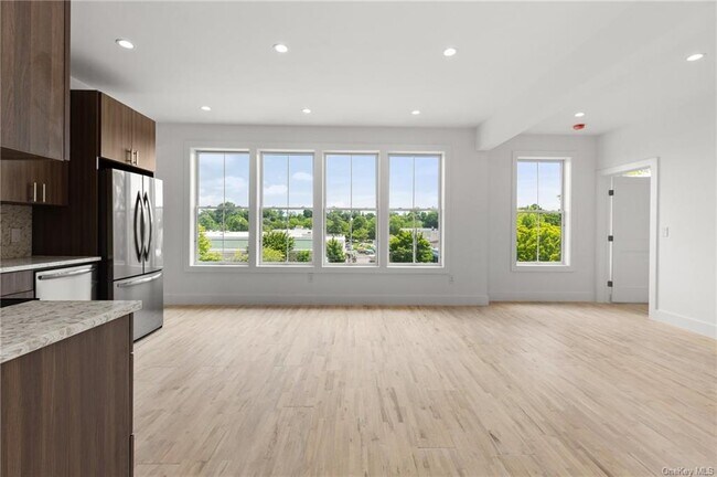 Building Photo - 385 Kear St