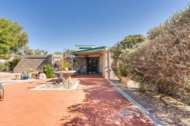 Building Photo - 3920 N Cactus Blvd