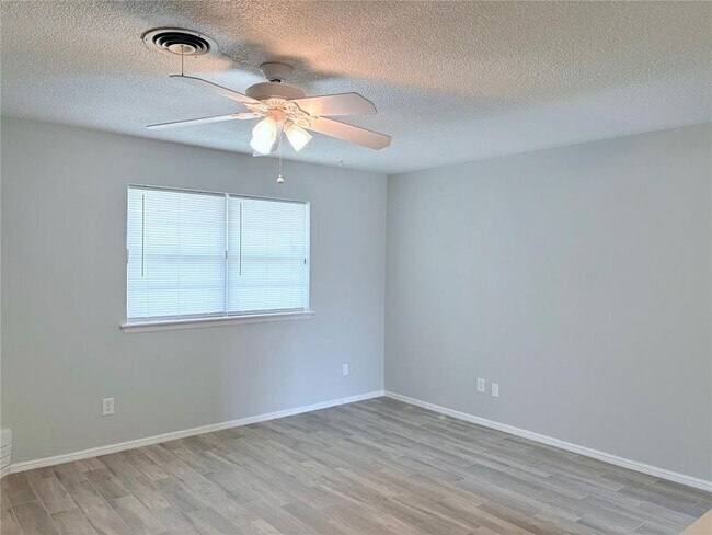 Building Photo - 625 SW 68th St