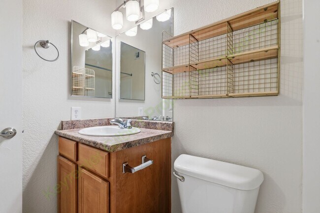 Building Photo - Freshly Updated 2-Bedroom Condo in Gated Lakeshore at Andersen Springs – New Paint & New Carpet!