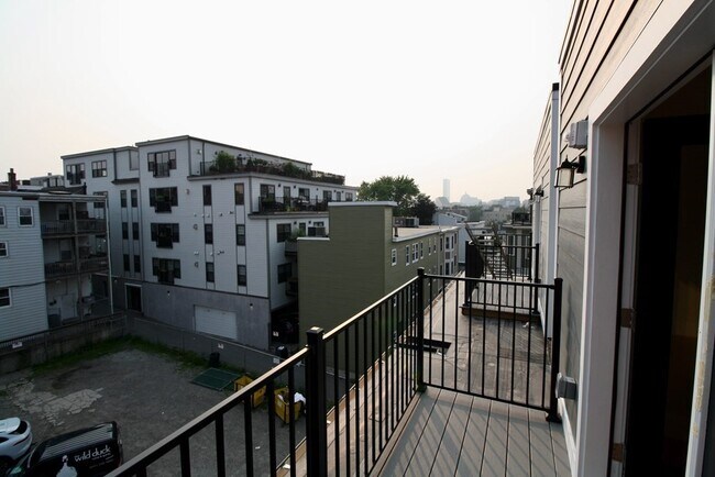 Building Photo - 270 Athens St