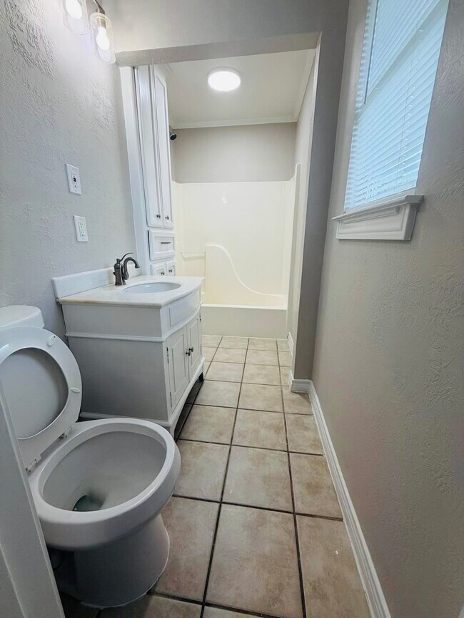 Building Photo - 5080 Browning Dr
