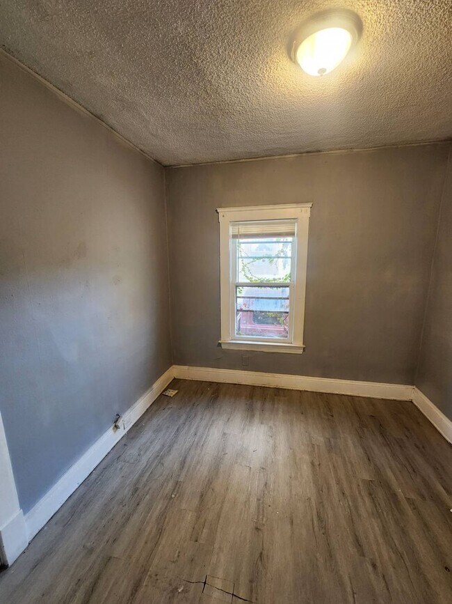 Building Photo - 3452 W 91st St