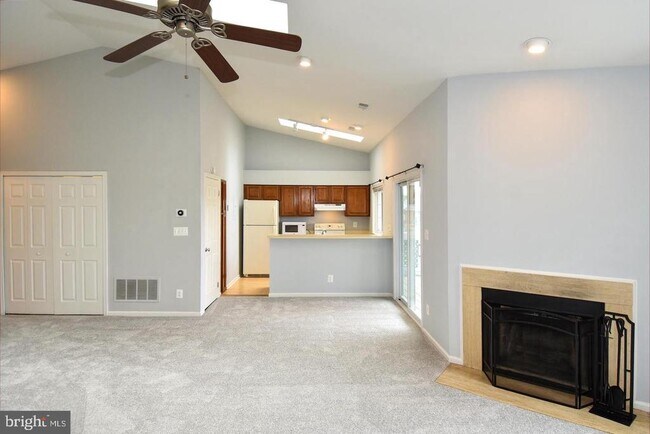 Building Photo - 4056 Grays Pointe Ct